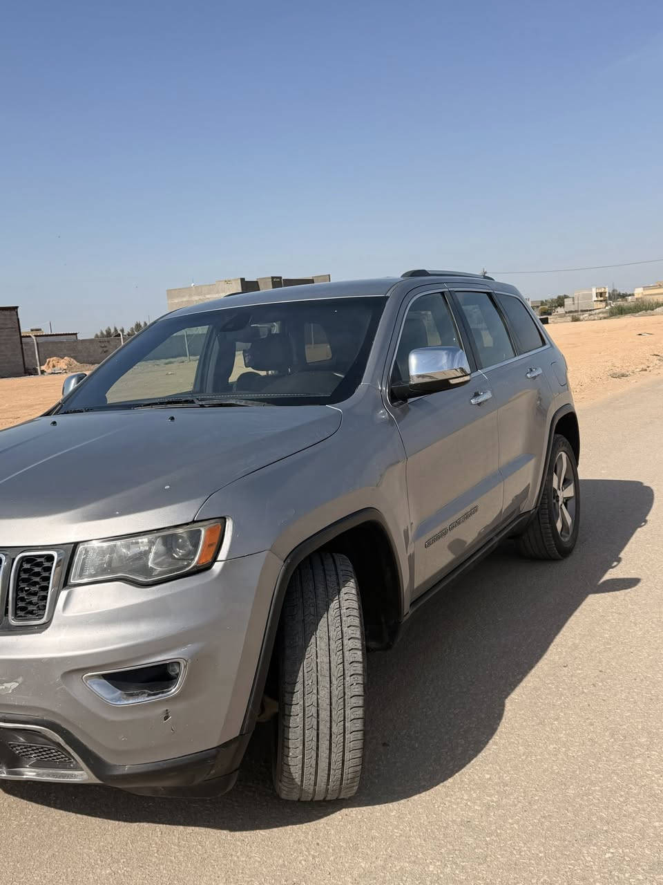 لسلام عليكم 
جيب شيروكي وارد امريكي 2018حادثها جاملغ ايمن امامي جهة السايق وبنيد 
داخل جلد كله شركه
تبريد ثلج 
بدون ايرباك بدون دواخل سياره حلوه ونضيفه الاستفسار*********** مكانه حله رقمه إنكليزي بابل مواصفات السياره 
محرك 3600 
شاشه جبيره 
شفتات ستيرن 
إطفاء ذاتي 
توقف ذاتي 
لايت زنون +بكلايت لد سياره جاهزه ومال جناي سعرها175وبيها مجال
