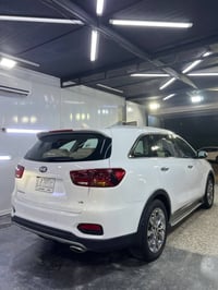 للبيع سورنتو خليجي  موديل 2018  فول بانوراما محرك  6 سلندر 7 راكب  بيه...