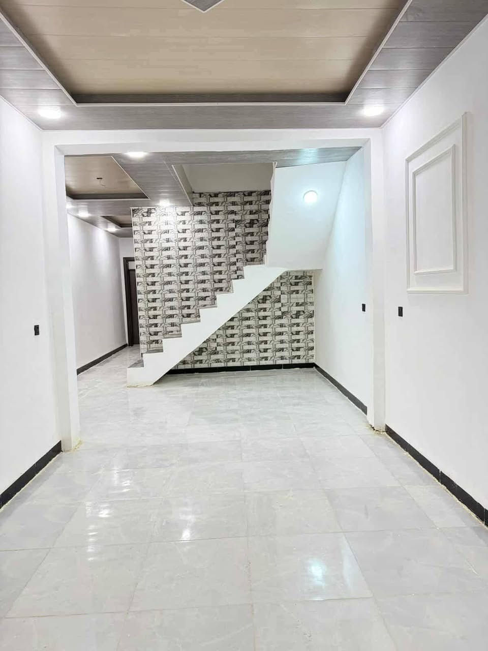 #مكتب_سماء_النجف_للعقار

عنوان المكتب النجف مقابل  قرية الغدير ابشارع 

#المطحنه 

***********☎️

تفاصيل البيت 👇👇المساحه 100متر 
#ال
سعره 33 وبيه مجال 🤑
#غرف نوم عدد 1
#وصاله عدد 
#استغبال
#مطبخ
#حمامات عدد 2
 
#ملاحضة البيت بناء 2025
سند 25
#شارع عرض 12متر
ماء+كهرباء+كيبل ضوئي مقابيل +مولده+مدارس حكوميه واهليه ومول تسوق منزلي 

جميع الخدمات متوفره
للاتصال 
***********واتساب
