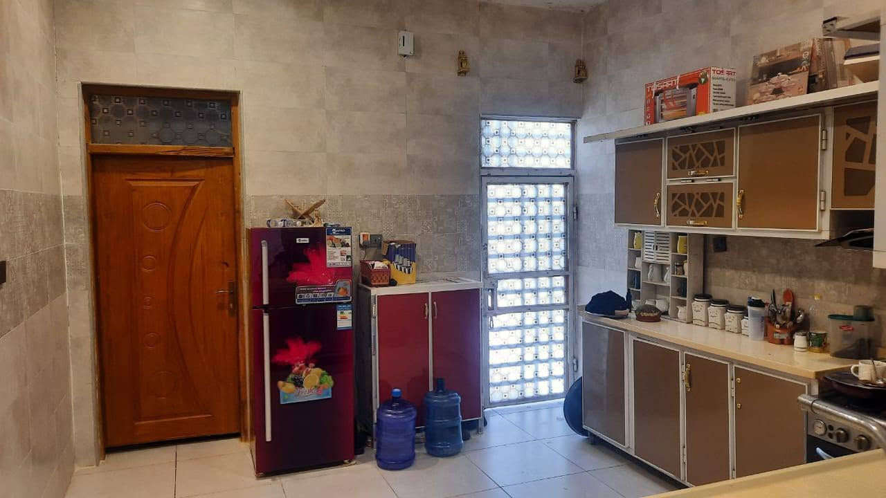 السلام عليكم بيت للبيع طابو زراعي سند 25مساحته ١٠٠متر نزال5× 20 بناء جديد عنوان حي الجامعه شارع حيدر ابن حجي هندي قريب ع فلكه الجندي السعر 55 وبيه مجال للاستفسار الاتصال ع الرقم 
 ***********
