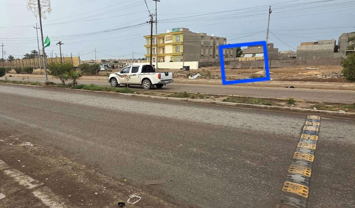 🔥 فرصة استثمارية نادرة في موقع ذهبي – لا تتكرر كثيراً 🔥
للبيع قطعة أرض تجارية طابو صرف بموقع استراتيجي جداً في الدغارة وعلى الشارع العام الذي يربط بين الديوانية والدغارة.
📍 الموقع مميز جداً وحيوي:
بجانب مدرسة الأبرار الأهلية
بجانب معهد الدغارة الأهلي
محاطة بـ 3 مدارس أخرى
أمامها الشارع العام الرئيسي
خلفها مجمع سكني كبير
💡 هذا يعني حركة طلاب وسكان يومية… أي مشروع هنا مضمون الحركة والزبائن.
📐 المساحة: 300 متر
📏 الواجهة: 10 متر على الشارع العام
🏗 مناسبة لإنشاء:
عمارة محلات تجارية
محلات + شقق استثمارية
مطعم أو كافيه
مركز تعليمي أو طبي
⚡ البنية التحتية كاملة وجديدة:
كهرباء – ماء – صرف صحي
📑 التفاصيل الرسمية:
رقم القطعة: 430 / 1038
رقم المقاطعة: 19
النوع: طابو صرف تجاري
⚠️ تنبيه للمستثمرين:
المواقع التي تجمع مدارس + شارع عام + مجمع سكني تعتبر من أفضل المواقع التجارية للاستثمار طويل الأمد، ومثل هذه الفرص نادر ما تبقى معروضة لفترة طويلة.
📞 للتواصل والاستفسار:
☎️ ‎***********
💬 الموقع مناسب جداً للمستثمرين والتجار الجادين فقط.
