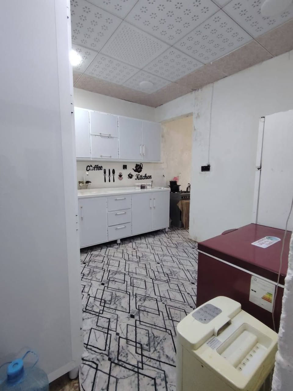 دار للبيع طابو صرف المساحه 200متر الطابق الارضي طارمه كبيره استقبال كبيره هول صاله  مطبخ حار بارد غرفتين نوم الطابق العلوي غرفتين نوم وصاله وحمام حي الحسين الجديد السايدين نهاية سياج مدرسة ثورة العشرين ركن الفرع الضيق السعر 140مليون وبي مجال الاتصال على رقم صاحب الدار ***********
