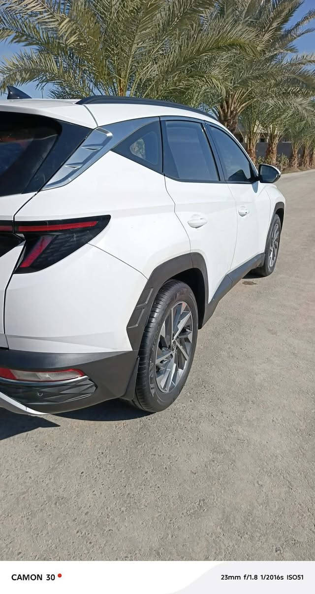 هيونداي توسان 2022 خليجي مكفوله كفاله عامه كير ومحرك وضربه وصبغ وتبديل وفتح ماشيه 70 الف
 فول مواصفات عدى البانوراما
‏رقم بغداد بسمي
‏حجم المحرك 2000دوش على وضع الشركه 
‏شاشه دجتل
‏تشغيل بصمة 
‏تشغيل عن بعد
‏AIRBAG عدد 2
‏سايد بريك دگمة   
‏بك لايت LED
‏كروس سرعه
‏اتو هولد اريل نفيكيتر
‏مقاعد امامية كهرباء 
‏بردات ابواب خلفية 
‏حساسات امامية 
‏حساسات خلفية 
‏حساس كشنات
‏تحكم مقود كامل
‏بصمات عدد 2 
‏انارة ترحيب
‏مدوشمه جلد كشنات وارضيه
‏نقطة نزول منحدرات
‏نظام مانع تزحلق  ‏ABS
‏شاحن موبايل واير ليس  
‏اشاير بالمري والمري قابلة للطي 
‏مخرج AUX
‏مخرج USB
‏BIuetooth
‏مخرج منفذ الطاقة عدد 2    
‏درايف مود
‏(Normail - eco- sport t) 
‏كفاله عامه من جميع النواحي   فقط بارد اقل من شبر السعر 202بيه مجال بسيط 
‏كربلاء الحسينية 
***********
