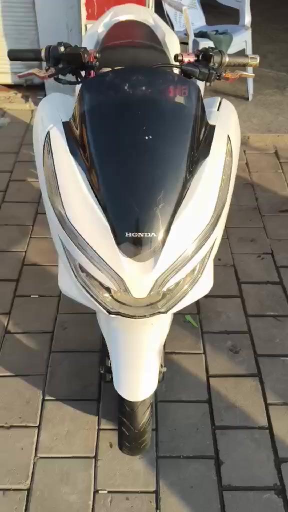 سلام عليكم
Pcx جيل ثالث 
ياباني / وارد كوري 
موديل ٢٠٢٠ 
ماشيه ٢٠ ألف 
دراجة كفاله عامه مكينه وكشر 
شرط الفحص 
ستيرن ٣ قطع + شوتة شفاف + ستان تزويد صفح + بدأت رياضي 
نقص بنات  بريك خلفي فقط 
وسعر جدا مناسب 
14$ بيها مجال قليل 
مكان بغداد حي البتول قرب فلكة حي نصر 
***********
