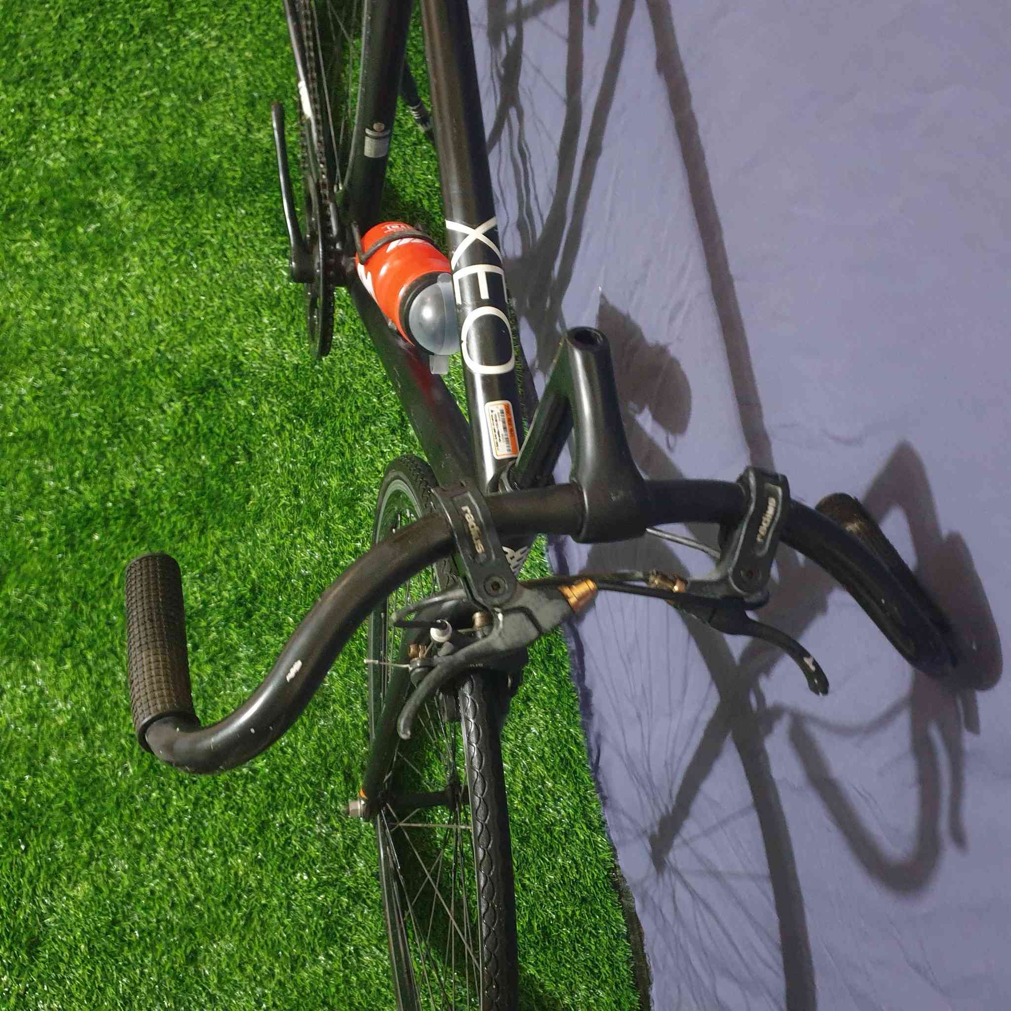 بايك رياضي موديل 700C 
حجم 28
فكسد (مكينه وحده بدون كير)
اصلي باله كسر حاويه 
غير مستخدم بالعراق
فريم عالي (530mm)
جاهز بدون اي نقص 
الحاله نظيف جدا
السعر 125الف ويوجد توصيل 
هاتف ***********
