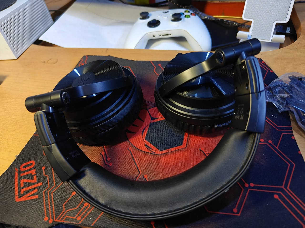 سماعة OneOdio Studio Wireless C الاحترافية 🎧
اهل الـ Gaming، التصميم، أو عشاق الأغاني.. هاي السماعة لقطة!
✅ شحنة تطول لحد 110 ساعة (أقوى بطارية بفئتها).
✅ تشتغل بلوتوث 5.1 و تشتغل واير (Aux).
✅ صوت Stereo نقي جداً مع Bass قوي.
✅ تصميم مريح جداً للاستخدام الطويل وتنكف للحمل.
الحالة: اوبن بوكس
السعر: [40 الف] وقابل للتفاوض البسيط


**إذا كنت صاحب هذا الإعلان وتريد حذفه لأي سبب، رجاءا أرسل رسالة إلى الدعم الفني**