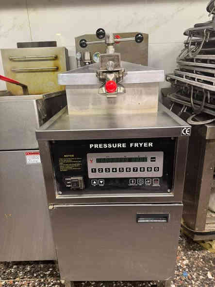 جدر كنتاكي دجيتال نضافه 90/100السعر 1400000الاستفسار اتصال او واتساب ***********
