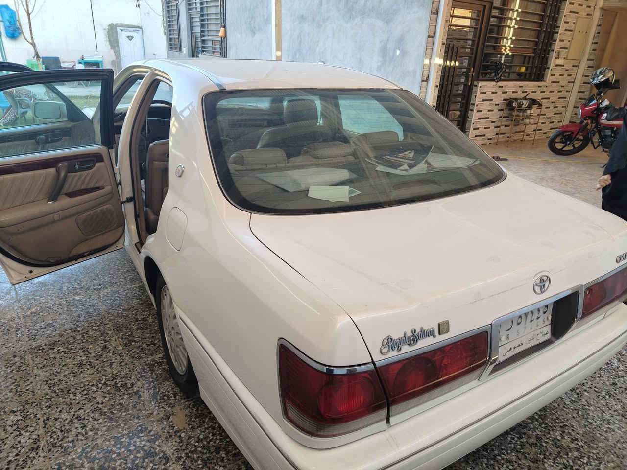 ملكه موديل ٢٠٠٠ فول مواصفات
مكفوله من الگصه ونقل الجثه رقم صلاح الدين السياره نظيفه  محرك ديفور الجبير اربع دگم 
السعر ١١٠ وبيها مجال بسيط مكاني النجف 
للاستفسار اكثر ***********
