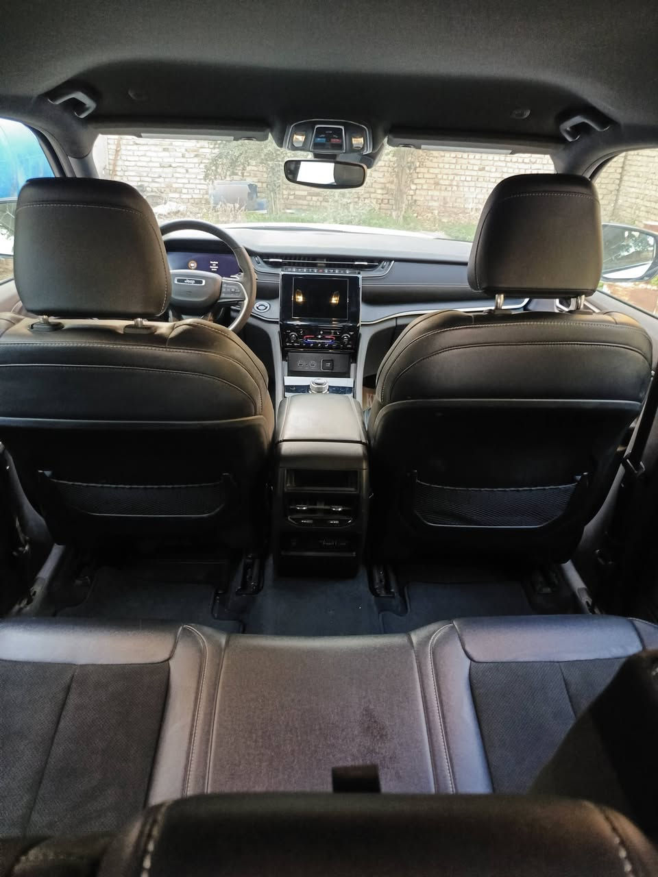 جيب/ لاريدو
مديل 24 
ماشية 39,000
السيارة مكفولة بيها بارد قليل باب الخلفي الايمن بدون معجون بدون صبغ 
مواصفات اللاريدو معروفه 
داخلة كتاب شهداء باسمي انطيك وكاله خاصه سنة و8 اشهر احولها باسمك
مكان السيارة ذي قار 
سعرها/40,000 $
للتواصل الاتصال على الرقم( ‏‪***********‬‏)
