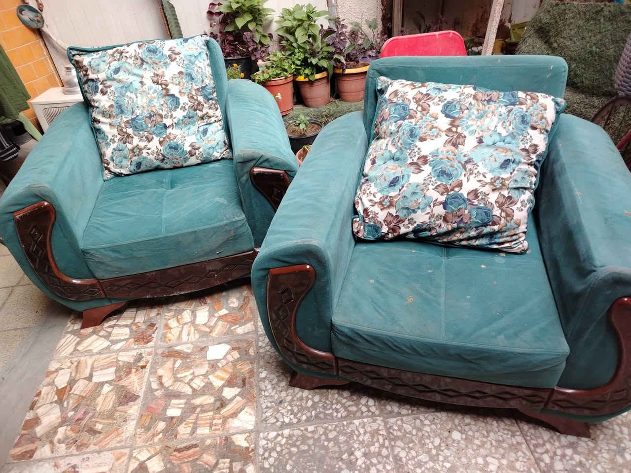 تخم للبيع يحتوي على مقاعد ثنين كبار وحده وسط وثنين صغار مابي اي ظرر وفقط يحتاج تنظيف القماش لان متروك والسعر 100وبي مجال مكاني بغداد حي الجهاد


**إذا كنت صاحب هذا الإعلان وتريد حذفه لأي سبب، رجاءا أرسل رسالة إلى الدعم الفني**