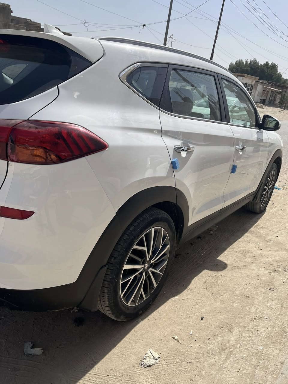 السلام عليكم 
توسان 2020
رقم اربيل  
مواصفات عاديه 
3انظمة قياده 
حساس امامي خلفي ،كامره خلفيه 
  دواره اشاير ب المري والمري شفط 
3بصمات معَ ترحيب 
كشنات كهرباء 
شاشه ابل كار بلي 
شحن لاسلكي 
السياره ماشيه 75 الف 
السياره كفاله عامه عدى ملاحضات بسيطه 
السونار موجود ب الصور 
السياره كامله من كلشي 
سعرها 205 وبيها مجال بسيط
مكاني شاميه/نجف 
***********
