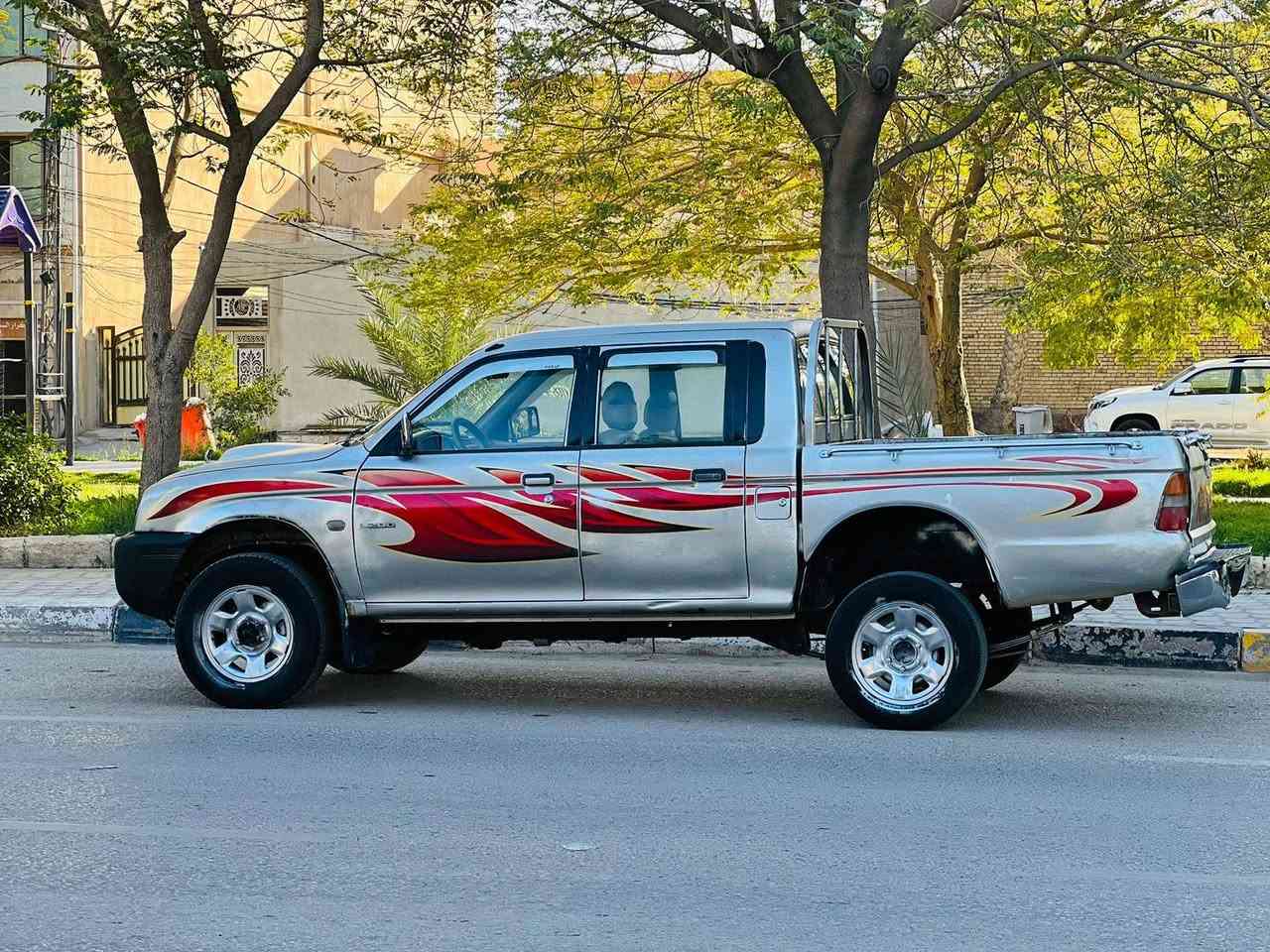 مستبوشي فورويل مديل 2004 سعر  58  وبيه مجال للاستفسار الاتصال ***********  مكفولة ضربه وتبديل سياره جديده  وجاهزه وأي نقص مابيهه مكينه  فيفتي كير وتماتيك مواصفات جام كهربائي مري كهربائي.   مكينه وكير  مكفولات حداديه جديدهه تخم تاير جديد رقم بغداد مشروع وطني مكان سياره كربلاء المقدسة
