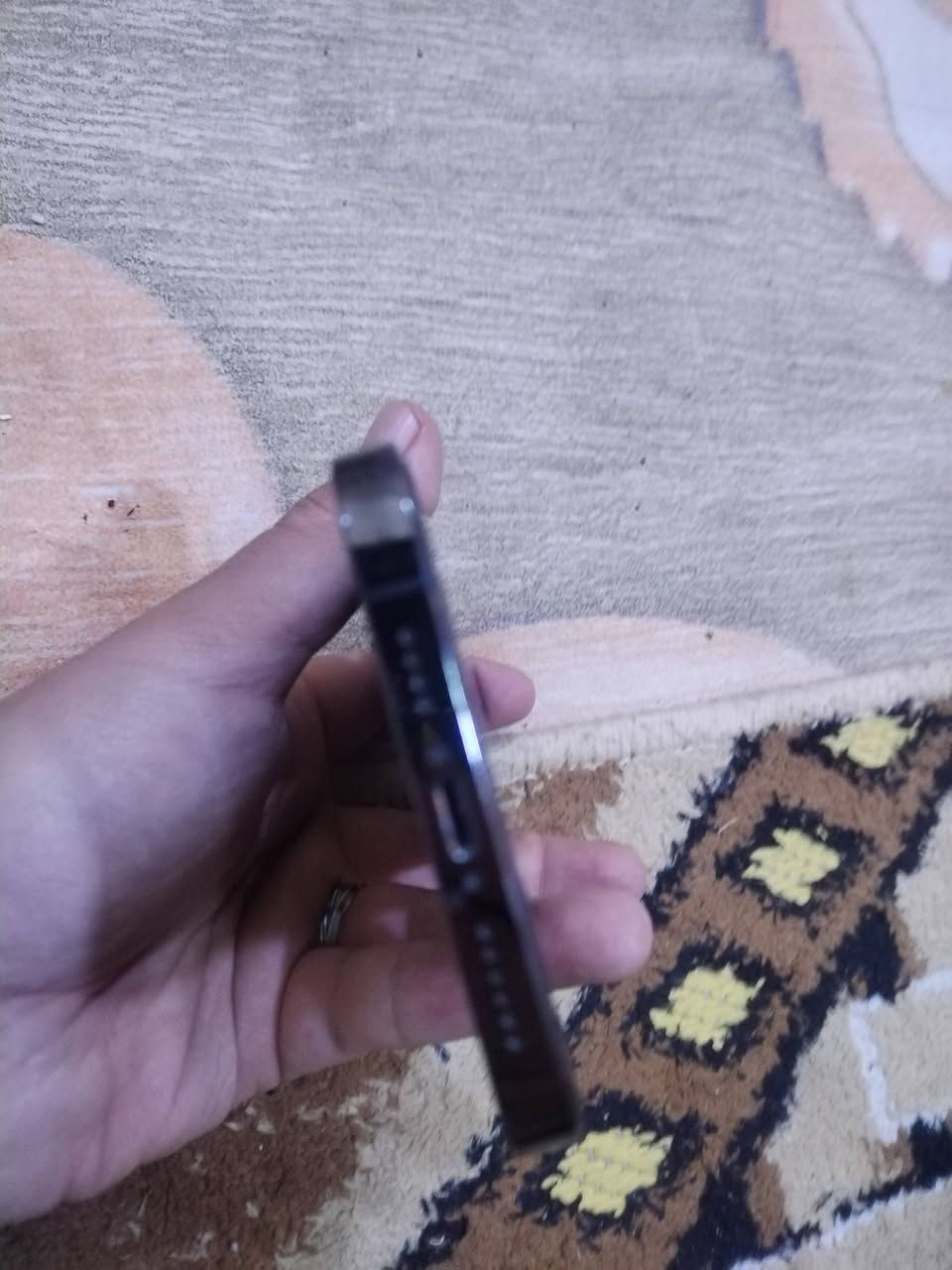 ايفون 12 برو ماكس نضيف كامل ملحقاته بطاريته 78 ذاكرته 256 كلشي يشتغل بي فيس اي دي وعدسات الكامره كامل ما نقصه شي سعره 425 وبي مجال و اذا موجود سامسونك ٢١ الترا او تكنو ٤٠ برو  اراوس مكاني بصره تنومه ***********
