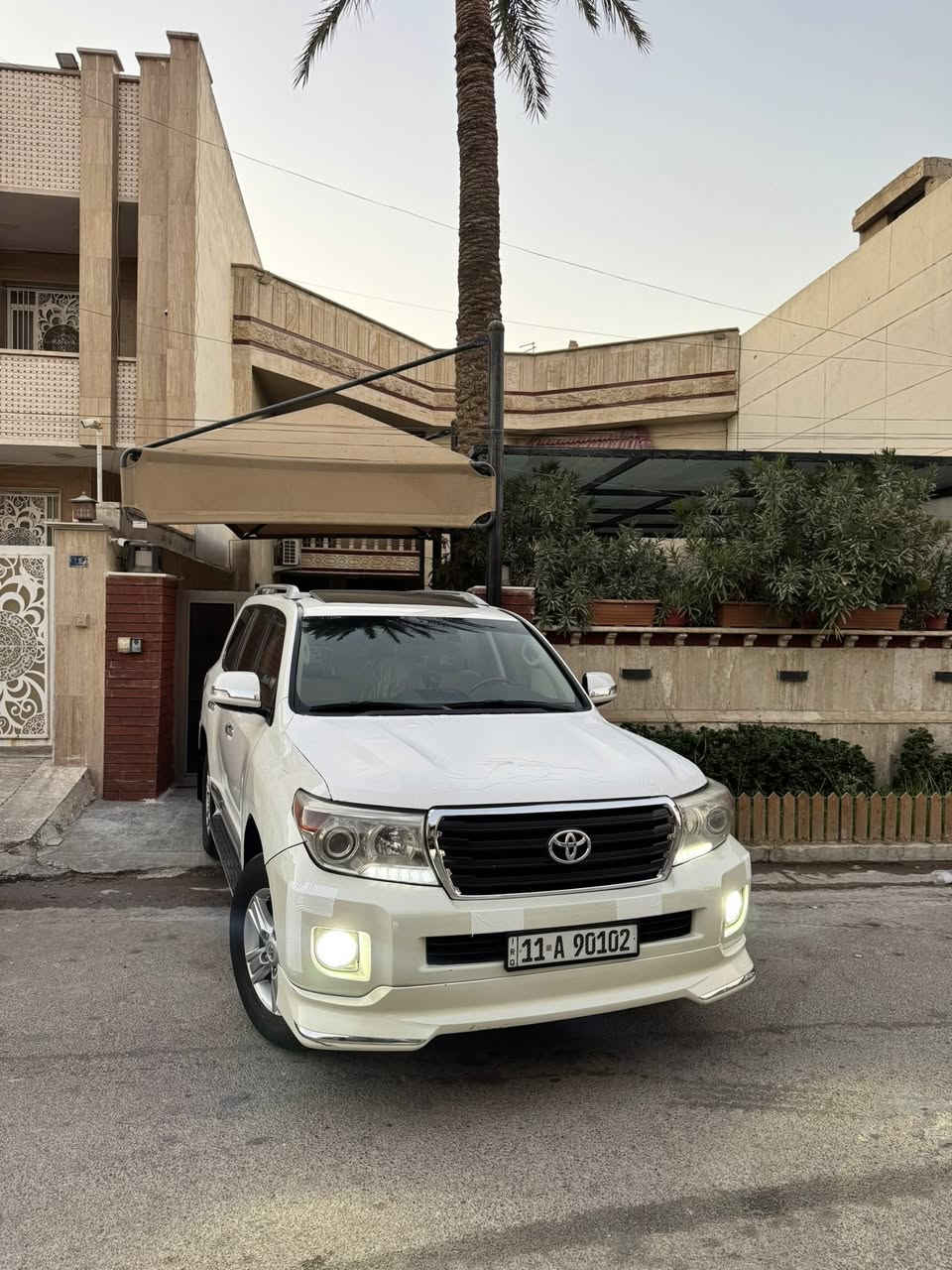 سلام عليكم
لاندكروز 2012 للبيع
سياره نظيفه جداً جداً جداً واضحه بـ صور 
سياره فطيم فولل
كشن كهرباء 
طفايه 
جام شفط 
بصمه ابواب 
فتحه 
موصفات لاندكروز معروفه ميحتاج احجي بيها

سياره بيها ملاحضات * 
سونار موجود في المنشور 
صبغ فقط فقط  نص البنيد
يوجد بارد قليل في المكان 
يوجد سونار في الصور 

رقم سياره بغداد الجديد 
رقم بأسمي بأسمي حصراً 

عنوان سياره بغداد زيونه 
للستفسار والسعر الاتصال ع رقم الاتي 
***********
