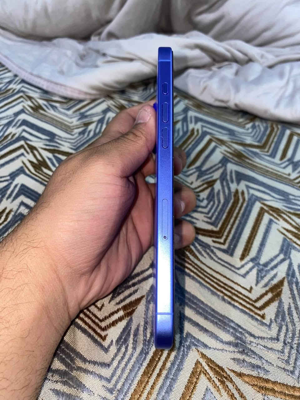 ايفون ١٦ بلس ( iPhone 16 plus ) 

مستعمل نظيف جداً حسب ما مبين بلصور استعمال قليل غير مكثف بعده داخل الضمان 
البطاريه ١٠٠ 
الذاكرة ١٢٨ 
السعر مليون و ٢٠٠ الف 
او مراوس بأيفون ١٥ برو ماكس 
مكاني بغداد 
***********

