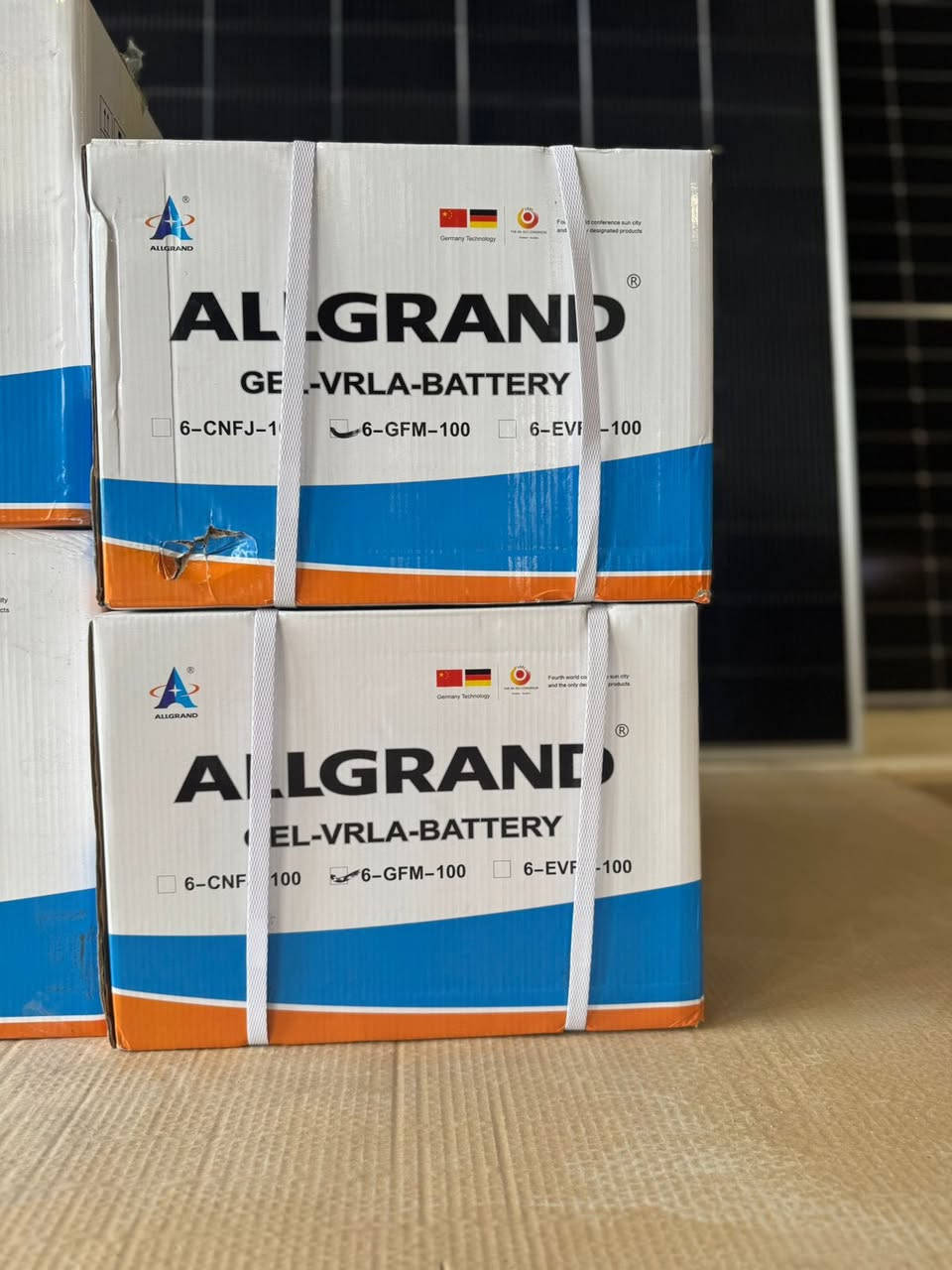 بطارية جيل بتقنية المانية 
متوفر بالأحجام التالية :-
١- بطارية ٢٠٠ أمبير ١٢ فولت
٢- بطارية ١٥٠ أمبير ١٢ فولت 
٣- بطارية ١٠٠ أمبير ١٢ فولت 
ضمان استبدال لمدة سنة 
١٥٠٠ دورة
 
مكتب الطاقة المستدامة يوفرلكم كل حلول الطاقة 

زورونا بمكتبنا الكائن في 
: كوت – الخاچية – شارع ٤٠

📞 الهاتف:
***********
***********
