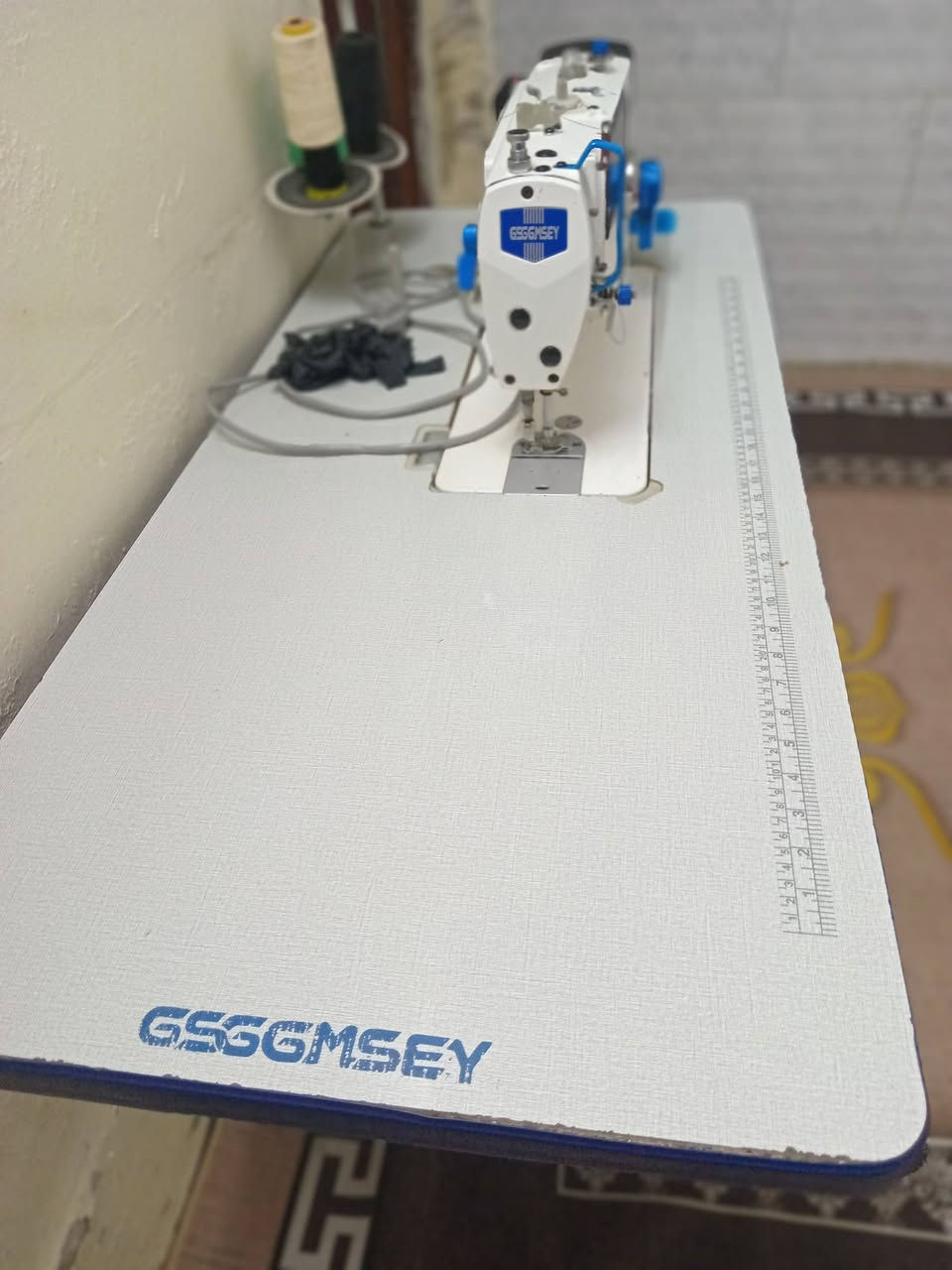 مكينة خياطه صناعيه  صليه الاسم GSGMSEY و التسفزار  على هذا الرقم ***********
