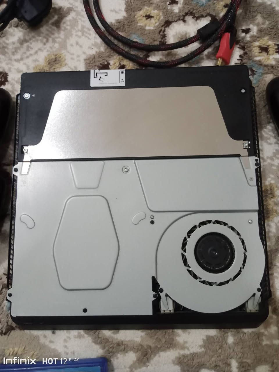 السلام عليكم  Ps4 سلم للبيع كامل الملحقات نظيف مامفتوح مكفول ومامستخدم هواي الله شاهد وياه 4 جوستك + اقراص 3 . شاحنة اصلية + كيبل HD  اصلي  السعر 300 وبيه مجال للشراي  *********** الاتصال او وتساب او خاص ❤️
