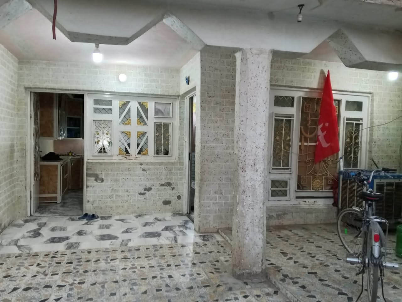 سلام عليكم بيت للبيع 140متر طابو صرف ثاني بيت عله شارع 20
***********
