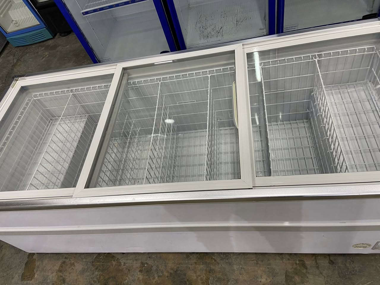 البيع الشراي يتصل مجمده قطعتين مستعملاه شهر فقط مكاني بغداد العبيدي ابشرط ضمان تركي اصلي ابو حاسبه ***********
