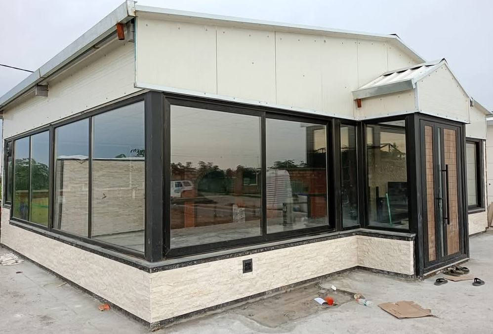 وەستا هژار  ***********
بۆ دروستکردنی بینای ئاسنو سەندویچ پەنەڵ  بۆ باخو مەزرەعەکانتان  یان  بۆقاتی دوەم لەسەربانی ماڵەکانتان
