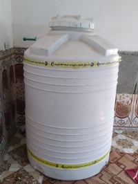 عندي خزان ماء للبيع الف لتر  ٠٧٨٣٤١٤٨٠١٣