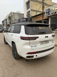 جيب سمنت موديل 2023 سيارة بيه مكانات صبغ سياره واكع عليه شجرة  لو عامو...