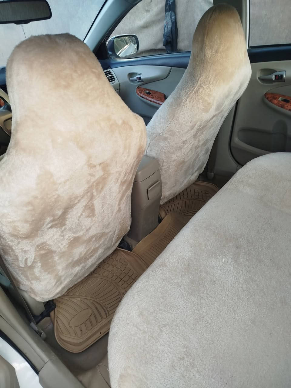 السلام عليكم للبيع كورلا موديل 13 خليجي مكفولة گير محرك من كل شي تخم تاير جديد اصلي  رقم سليمانية محرك 18 تبريد ثلج السيارة جاهزة من كل شي السعر 142 بي مجال مكان ديالى اتصال ***********
