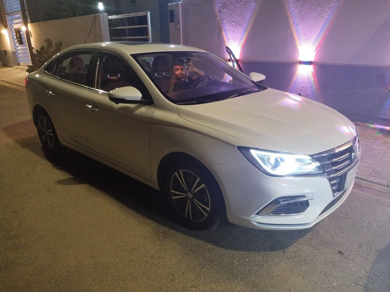 MG5 فول مواصفات فئة لاكجري ماشية 40 الف كيلو متر وقابل للزيادة رقم نجف الماني موديل 2023 اللون ابيض محرك 1500 ويل كب كروم سيارة على وضع الشركة مكفولة كفالة عامة 
مواصفاتها 
تحكم بالاستيرن 
كروس سرعة اوتوهولد
هاندبريك دكمة
الكشنات الأمامية جلد وكهرباء
تدفئة بالكشنات
شاشة كبيرة 
تبريد شاشة
بصمة ابواب
بصمة تشغيل 
سلايد روف والكثير من المواصفات المعروفة 
الاستفسار الاتصال على الرقم ***********
واتساب
