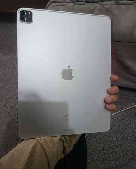 ايباد ابل موديل ٢٠٢٠ 
٢٥٦ كيكا
شحن تايب سي 
حجم ١٢.٩
سعر ١٥٠ الف دينار فقط 
اربيل ***********  تعال للسوق موبايلات حمامه سلام
