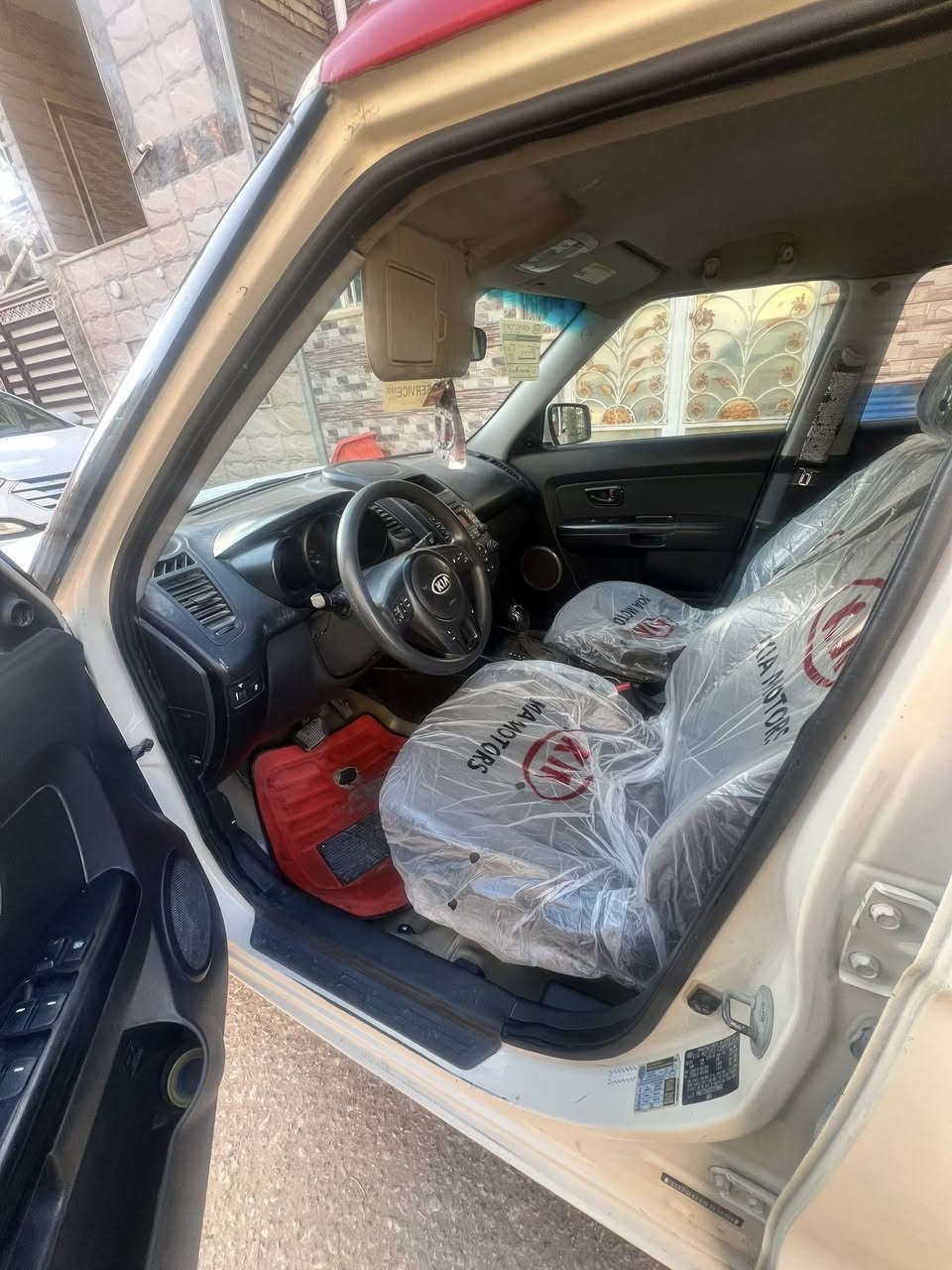 السلام عليكم كيا صول موديل ٢٠١٣ جاهزه من كلشي كير ومكينه وحداديه وتبريد رقم نجف سنوية لل٢٨ السياره مصبوغه سعره ٦٩ وبيه مجال مكاني نجف حي الجامعه ***********
