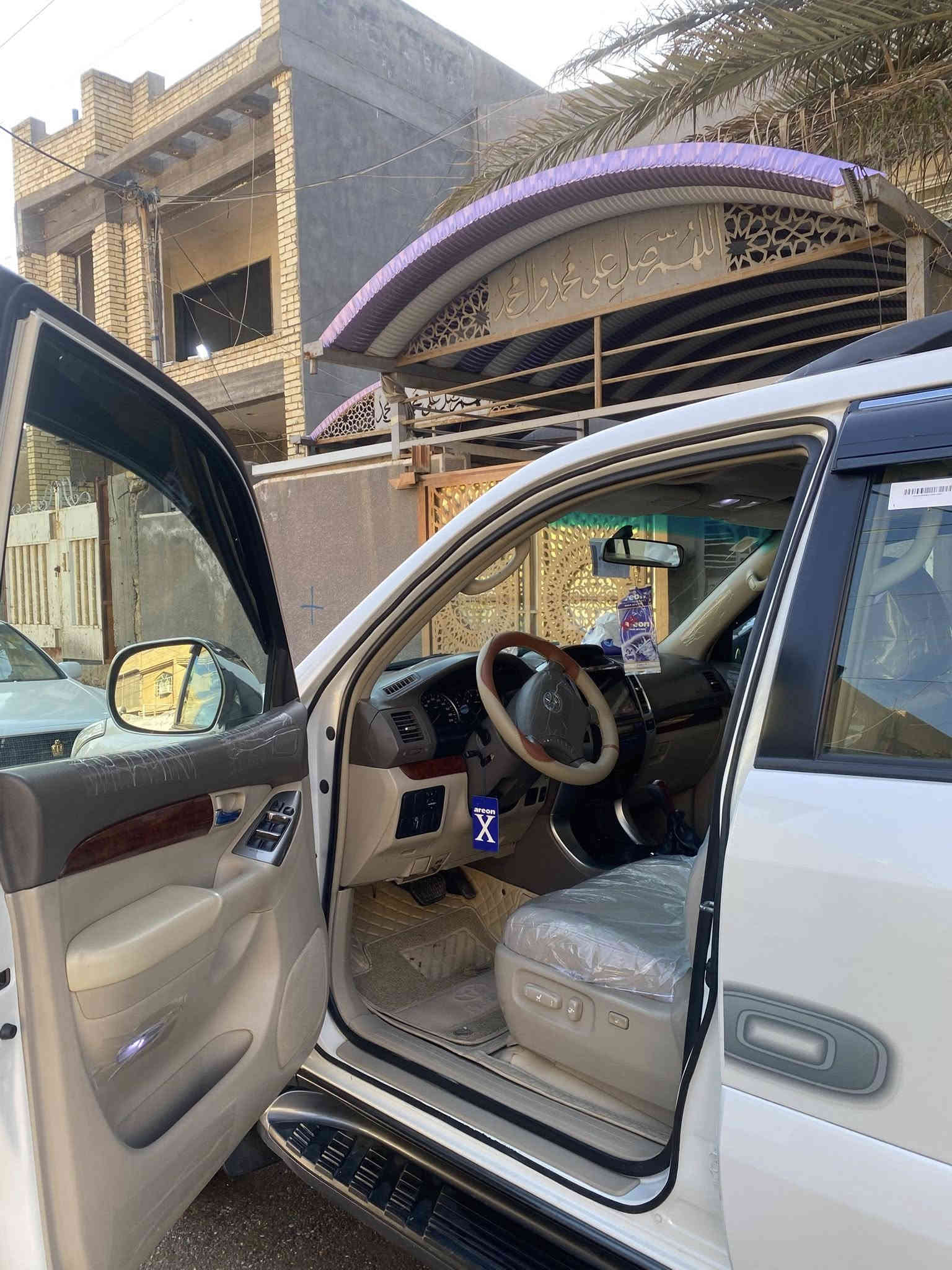 السلام عليكم برادو 2009 للبيع VX فول مواصفات السيارة مكفولة من الضربة. بيها صبغ دعامية الامامية وبيها بارد بالبدي. محرك4000  6سلندر. ماشيه 109 حقيقي. تخم تاير جديد. كهربائيات كامله. رقم بغداد انكليزي الدولي. السيارة بأسمي تحويل ثاني يوم. السونار مرفق مع المنشور. 

السعر : 210 وبيها مجال بسيط
الرقم : ***********
