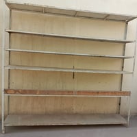 وبركاته عندي ميوزه حديد عدد ٤ نظيفات للبيع وعندي باب خارجي للبيع للاست...