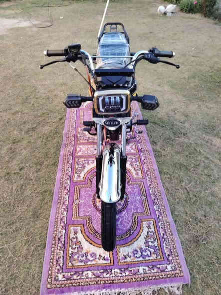 سلام عليكم دراجه للبيع موديل 2025 جديده ما طالعه دراجه سعره 950 بيه الدراجه ضاغطه وزنجر مكاني بغداد مدينه الصدر *********** وتساب موجود همين
