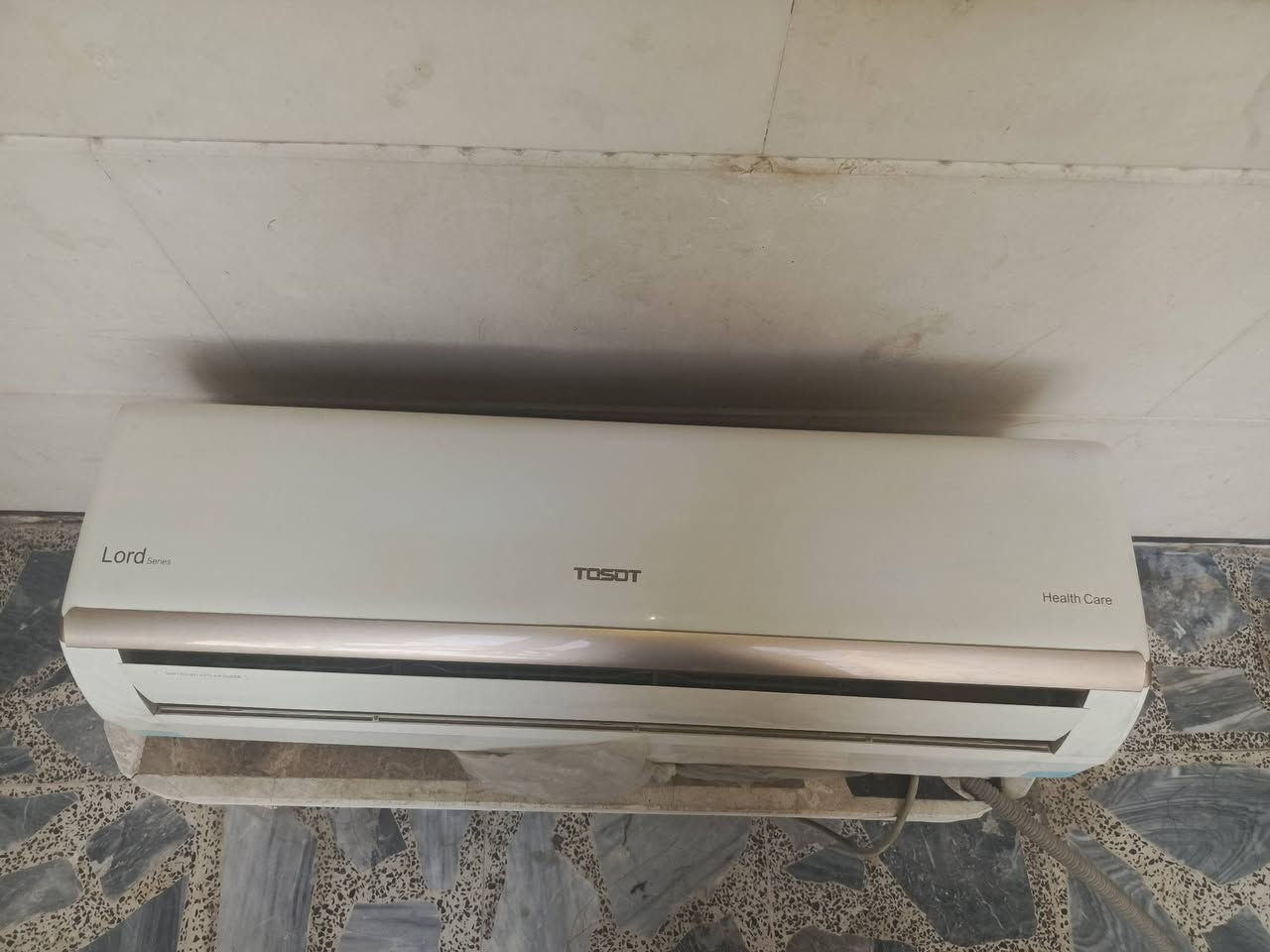 السلام عليكم سبلت توسوت طن ونصف (1.5) نوع الغاز R22 مستعمل موسم واحد ومضموم نضيف جدا ميحتاج اي شي جيب وشد السعر 400 الف بغداد البنوك ***********
