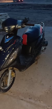 الدراجة للبيع محرك نضيف مكفول  كلجات امامي +خلفي جدد كهربائيات شغالة ا...