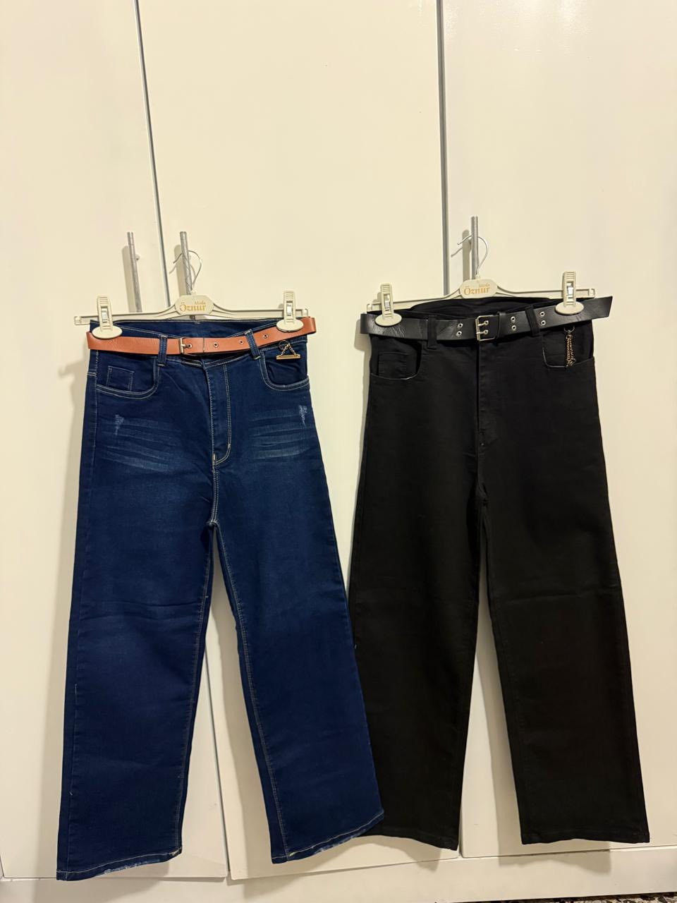 السلام عليكم

عندي تعزيلة محل نسائي بنطرون كيلوت كابوي وقماش وكابوي بوري تقريباً 100 قطعه العنده بسطيه او محل احسبله جوه سعر الجمله المكان محافظة ميسان على طريق حي الجامعه هـ ***********
