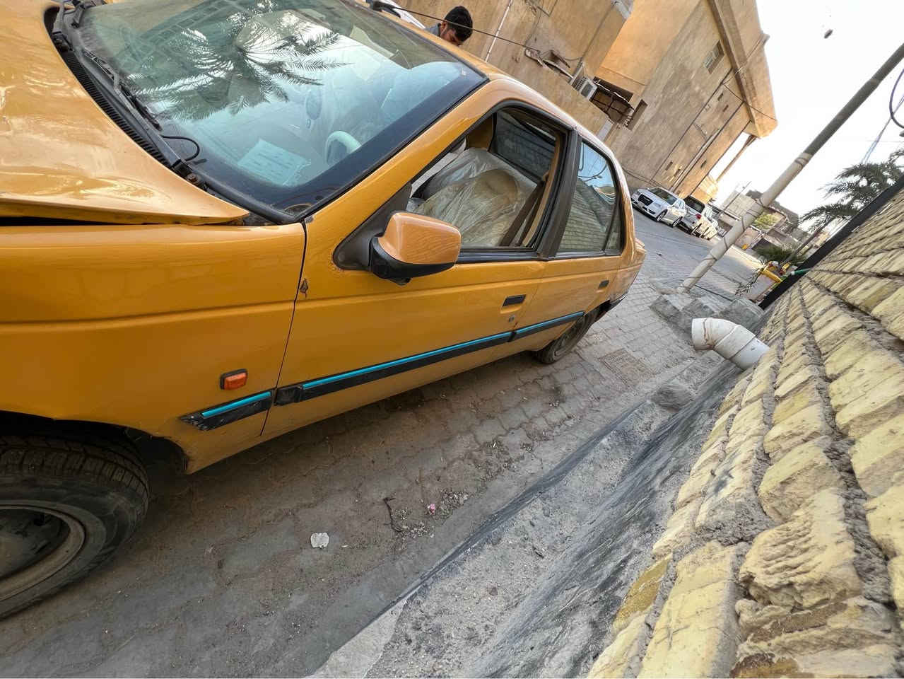 السلام عليكم بيجو 2016 سياره بيهه ضربه بجم و ع  ضربتهه ابيع حداده جديده تخم تاير جديد دواخل جدد كهربائيات كلهه شغاله كير جديد عينه وصينيه جدد سنويه لل 2027 
السعر 18 وبيهه شويه مجال 
الشراي يتصل ***********
المكان البصره حي الجامعه البصرة, العراق
