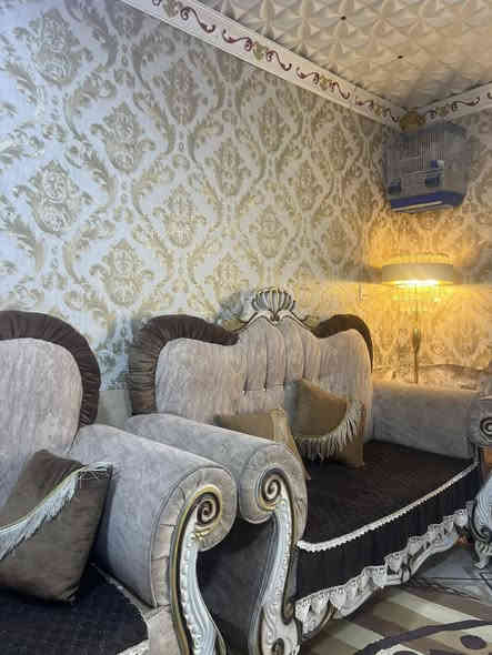 يتوفر تخم ملكي مستخدم نضيف ١٠ مقاعد جديد ***********مكاني سده الهنديه 
السعر ٦٠٠ وبي مجال
