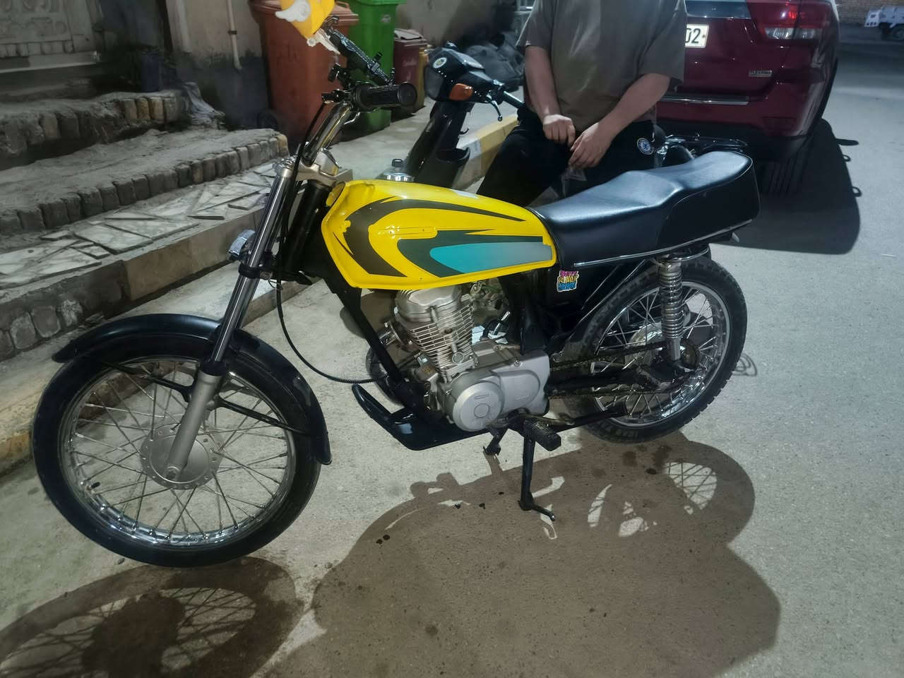 سلام عليكم دراجه نامه مفتوحه ولفات اكفلكياها سرقه وعشائرياً ب425 وبيها مجال حك الجيه مكاني مقابل حي الصناعي رقمي ***********
