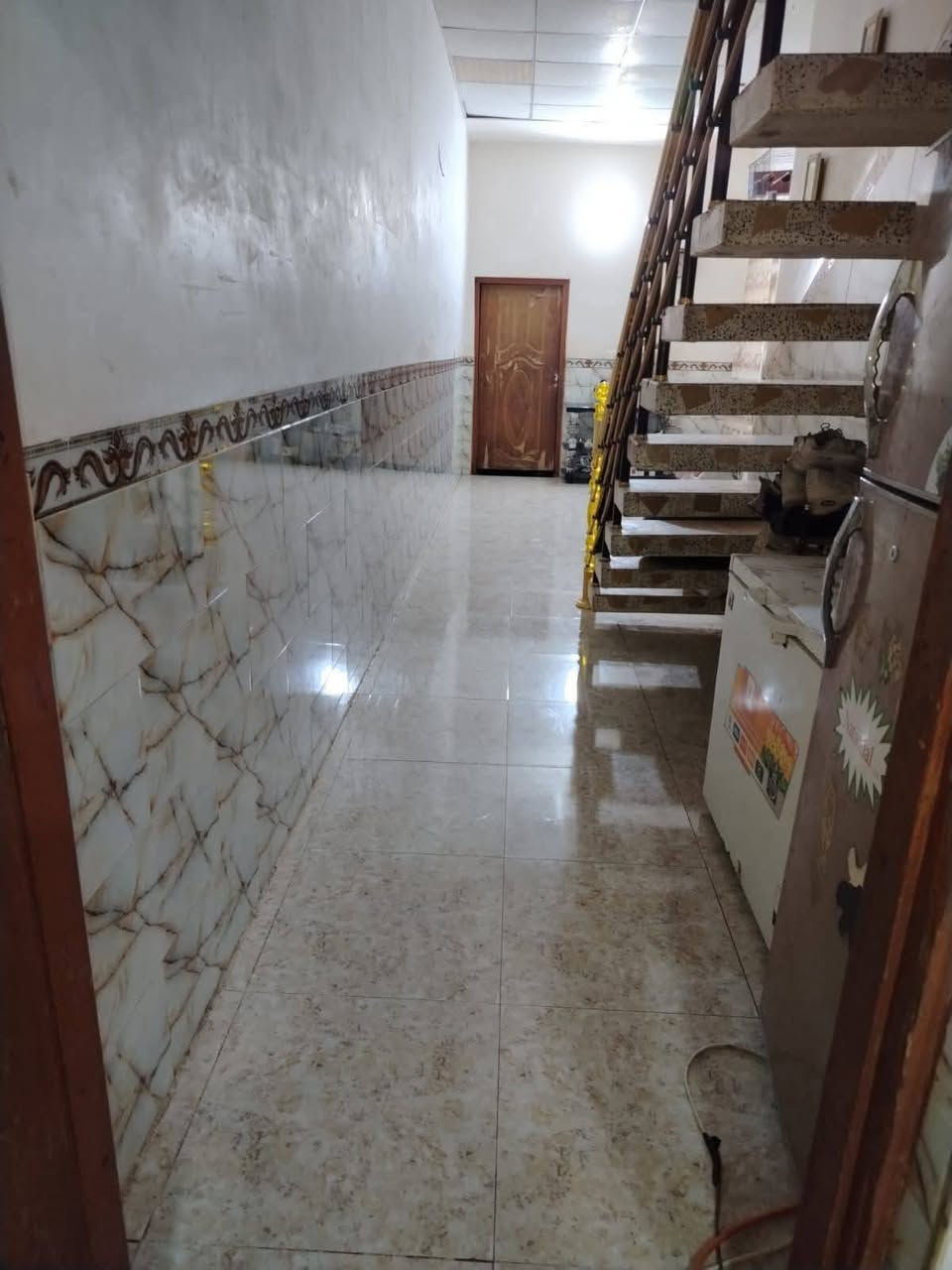الدار للبيع المساحه ١٠٠ متر قاطين الطابق الأول متكون من استقبال وغرفه وصاله ومطبخ وصحيات الطابق الثاني متكون من ٣ غرف العنوان ميسان ابو رمانه خلف الطاقه للاستفسار ***********

