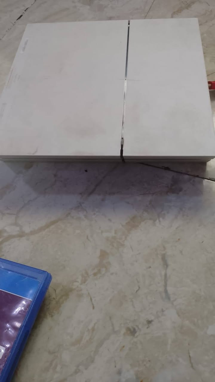 بلي فور للبيع وياه دبل جوستك واقراص عدد 3 
***********
