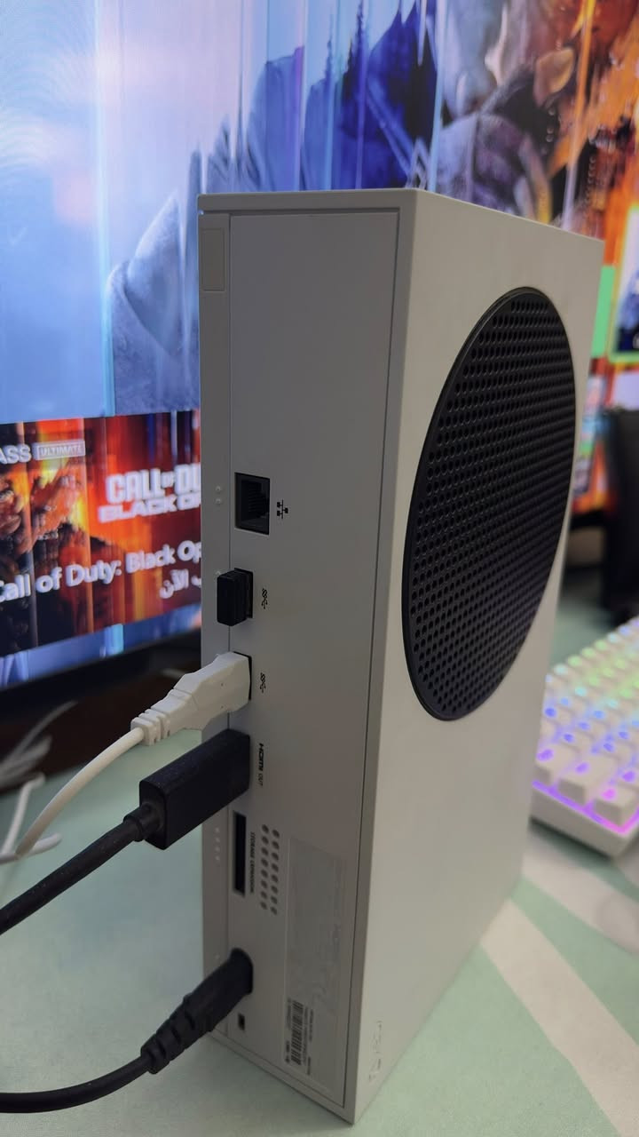 سلام عليكم اكس بوكس سيريس s جهاز جداً نظيف وجديد مستخدم شهر واحد فقط ما مفتوح ابد الجهاز عالفحص تفحص وتاخذ سعرة 350 الف وبي مجال مكاني نجف 
***********
