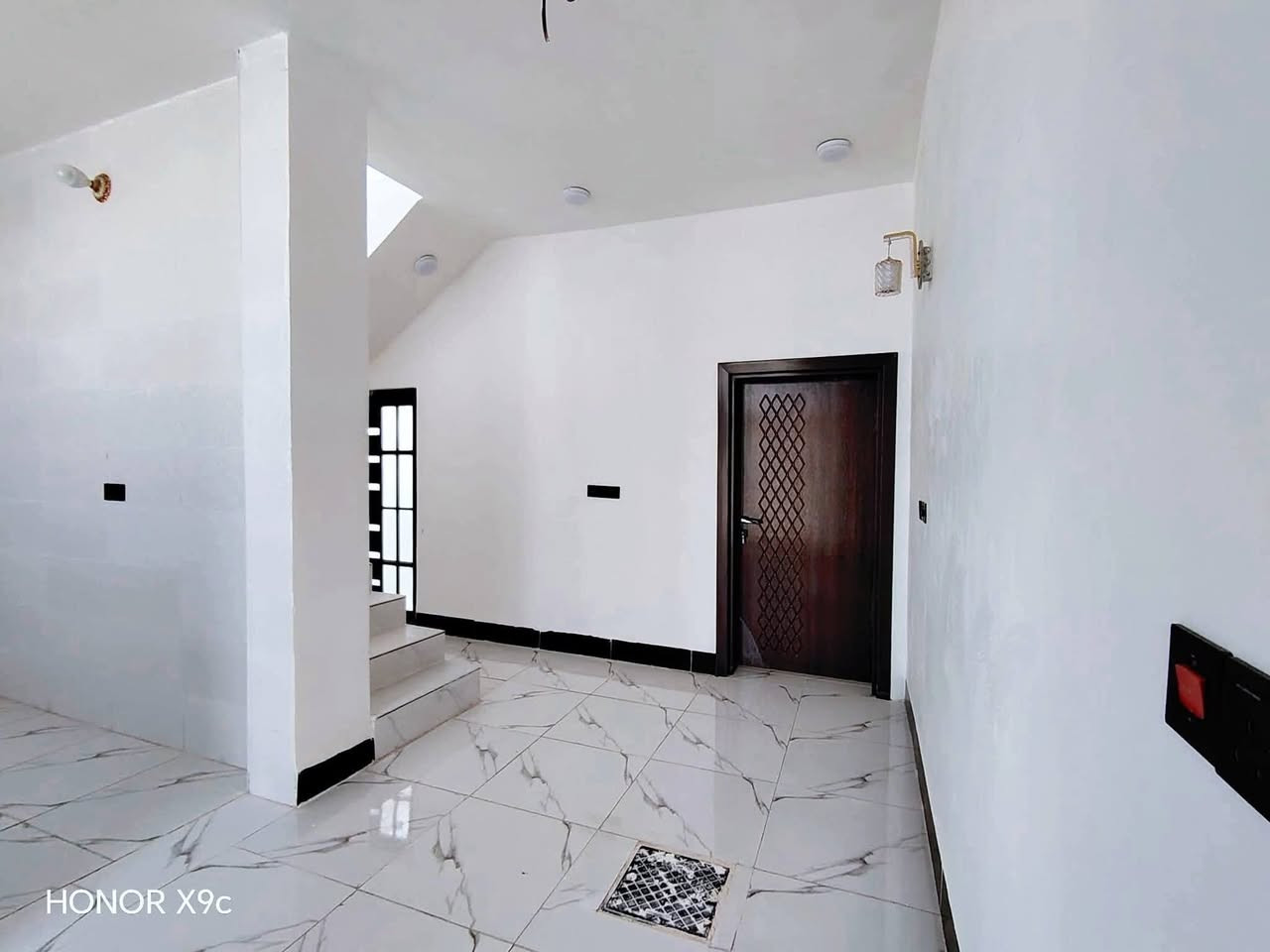 المساحه 55 م طابو زراعي سند ٢٥ إقرار محكمة نجف مقابل قرية الغدير عمود ٣٢١
مشمول بقرار التطويب 320
البيت جديد وجاهز 

بناء حديث// طابوق جمهوري 🧱// صب كونكريت مسلح//

#ملاحظه البيت قريب لسوك مباشر خط اول 

السعر 25 💸💸 مع المجال 

للاستفسأر *********** وأتساب
