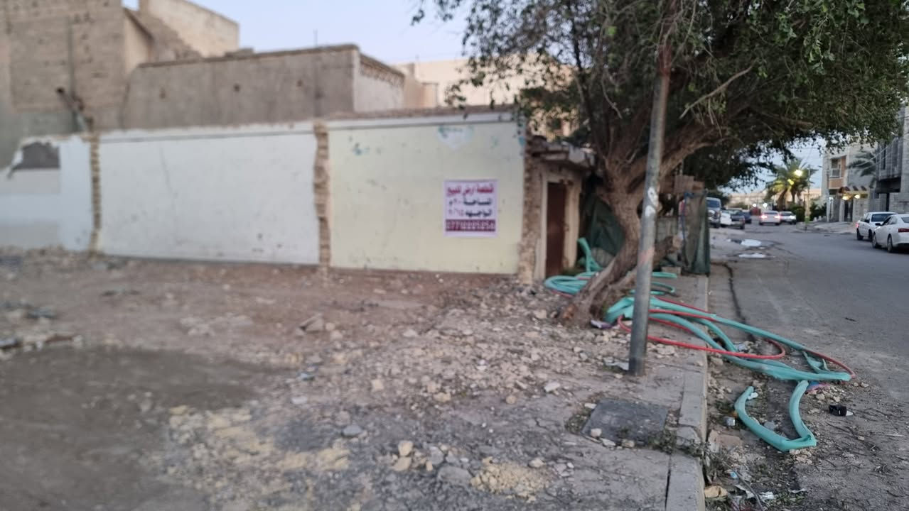قطعة ارض للبيع المساحة ٣٠٠ متر واجهة ١٥ نزال ٢٠ 
تكريت / شارع جميل 
***********
