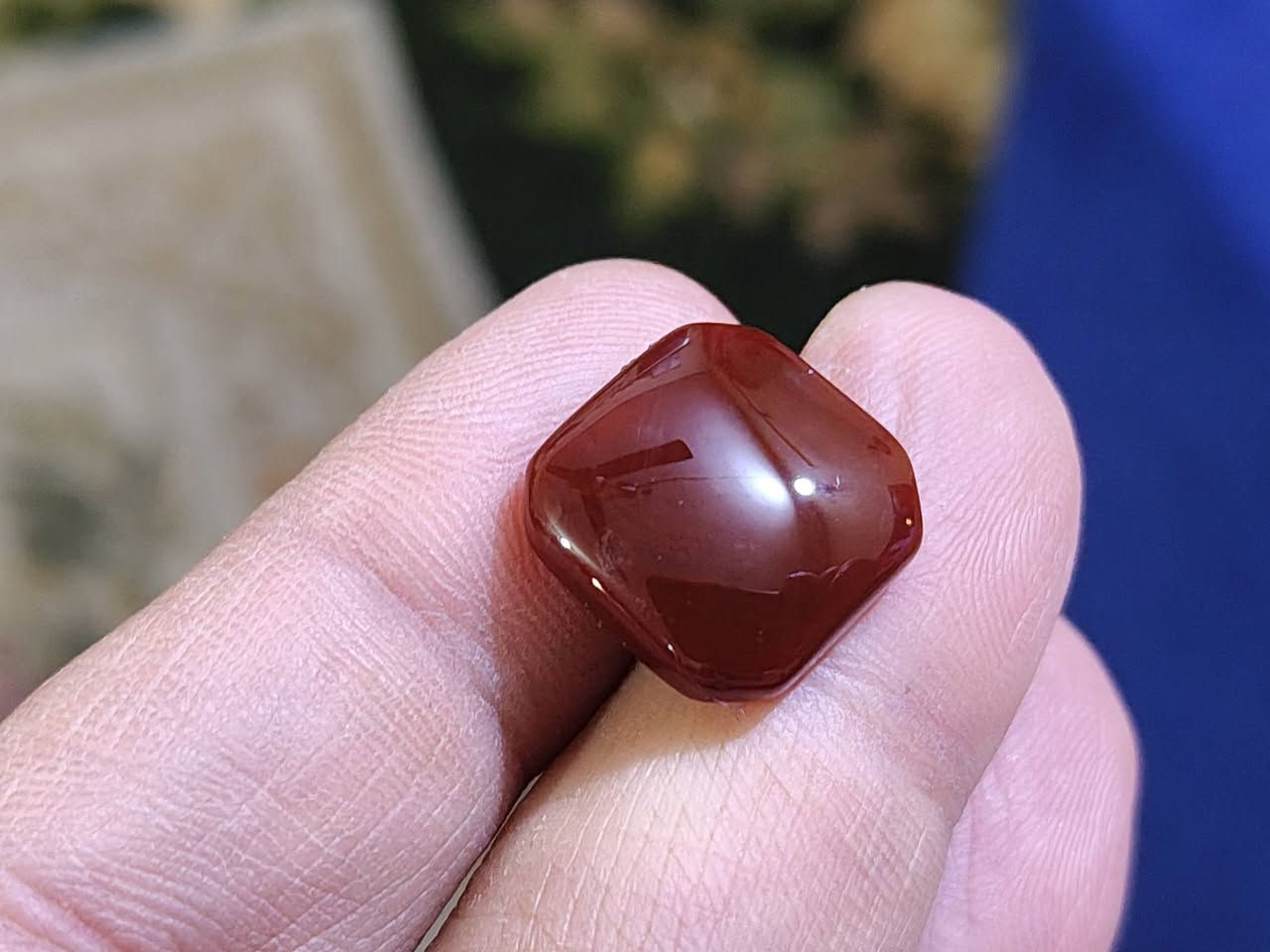 عقيق يماني احمر دموي خامه ملكيه نخب اول غير معالج ذمه السعر 45 الف للطلب ***********
