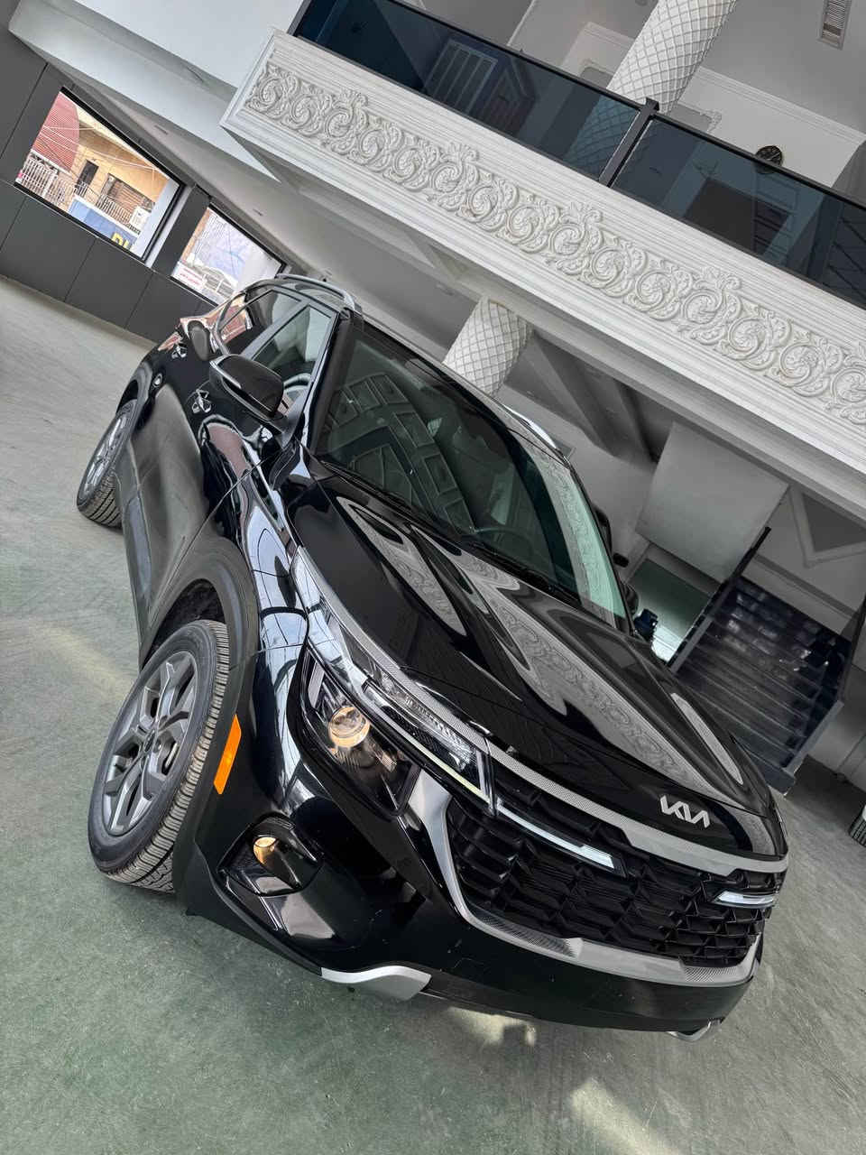 كيا سيلتوس موديل ٢٠٢٤ 
سيارة بيها باب صبغ بدون دواخل بدون ارباك 
سيارة محرك ٢٠ دوش مرغوم سيارة بصمة و شغال و تبديل مركزي كير الكتروني و نضامات قيادة و رادار و حساس لايت led سيارة دعامي لدعامي بشرط بدون مصرف سيارة بدون رقم بشرط ترقيم سعر ١٧٢ ورقة مكاني دهوك و سيارة فقط بيع 
*********** دهوك, العراق
