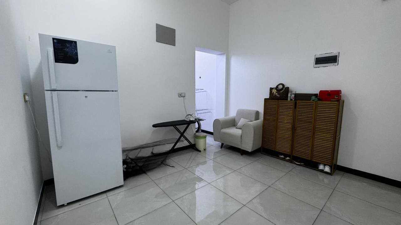 للايجار شقه  مؤثثة جاهزة  للسكن من المالك حصرا
مع توفر مولدة خاصه بيها ٣٠ امبير وخط انترنيت + سستم كاميرات

 غرفتين وصالة و خدمات تصلح سكن او مكتب تجاري تصير على شارع عام تجاري 

الكرخ - قرب شارع المطار  الرئيسي 

لمعرفة سعر الايجار 

الاتصال على الرقم 

***********
