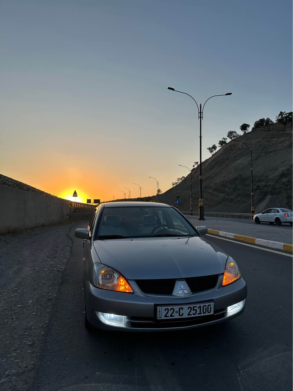 لانسەر 2009 گێڕ حادی 
سەیارەکە 250هەزار ڕۆیشتوە 
ڕەقەم باریک 
دووپەڵەئ بجوکی هەیە من بە دوو پارجە دەیفرۆشم 
سەیارەکی جوانە کاڵ بوونەوەی هیج نیە 
تەبرید سارد و گەرم بە شەرت 
گێڕو مەکینە بەشەرت 
سنەوی هەزەی تازەیە تا 2031 بەسەر ناجێ 
یەک نەقوستانی نیە 

سەحر  ٧٥. گەڵاو مەجالێکی برایانە

***********
*********** أربيل, العراق
