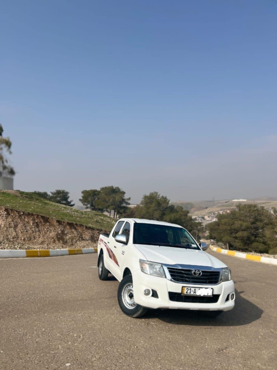 تويتا هيلوكس 2013 كلين.  گير عادي مكفولة كفالة عامة.     4 جام كرباء.     محرك گير بشرت ما مفتوح.    4 تيات جديد بدون مصرف.     سنوي جديد.     لحد 2028.           رقم سليماني بيها شوية بارد.   بعد مابي اي شي.  مكفولة. 

مكان/قريب كركوك. 
سعر /218 مجال.  
رقم/‭0772 943 8696
